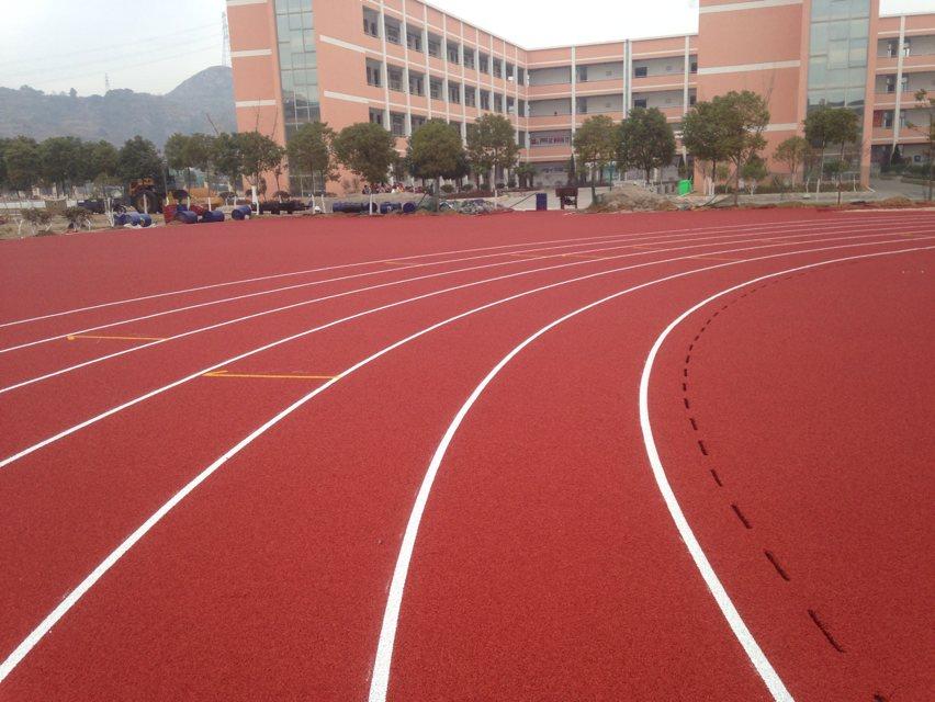 辨别塑胶跑道材料是否为新料的方法